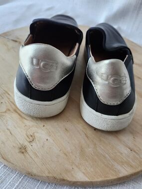 UGG